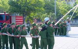 Xem các em nhỏ dập lửa, thoát hiểm trong đám cháy